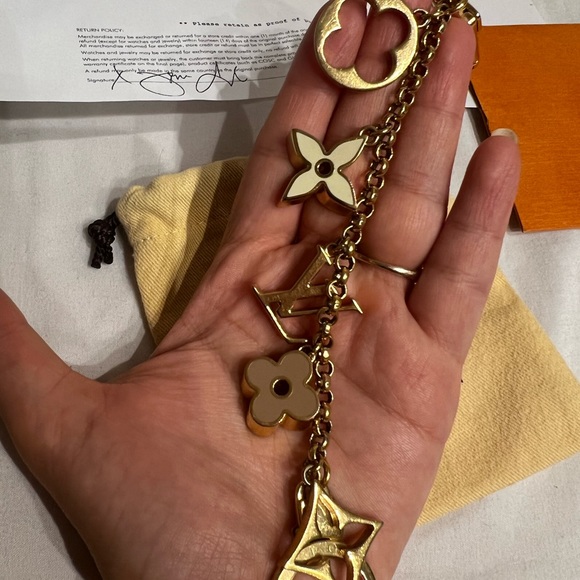 Louis Vuitton Fluer de monogram charm - Picture 5 of 6